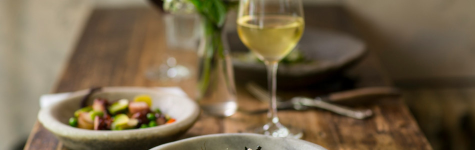 Valentine's Day acasă: Cum transformi sufrageria în restaurant de 5 stele (Ghid DIY)