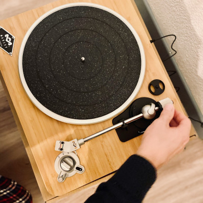 Top 8 pick-up-uri (turntables) pentru începători sub 1500 RON