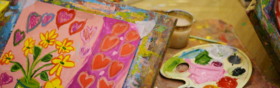 Cadouri care nu sunt jucării: Ce să iei unui copil care are camera plină de plastic